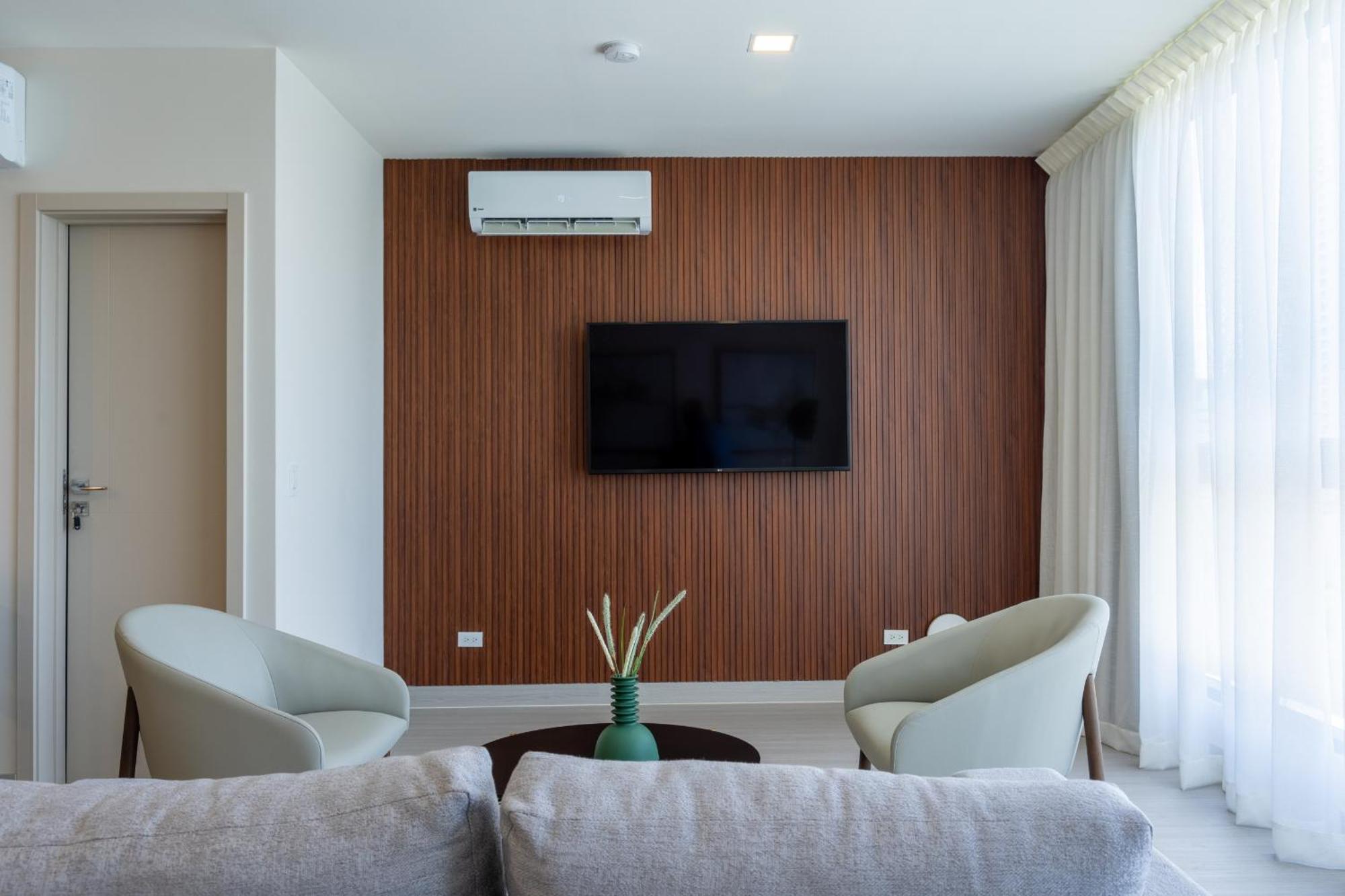 Business 1br
