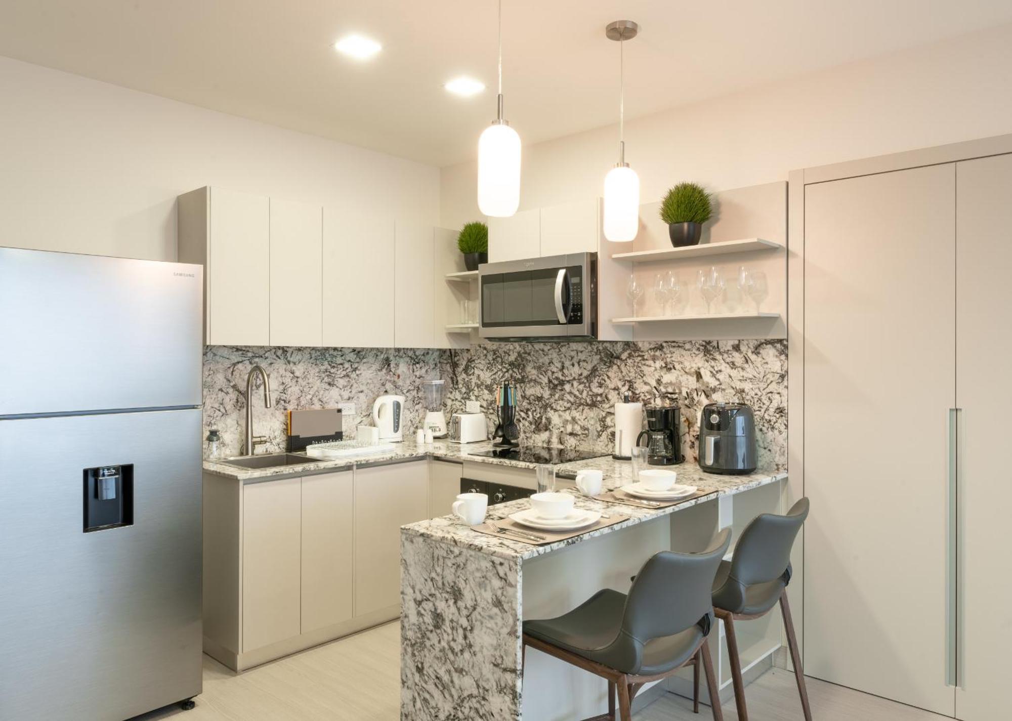 Business 1br